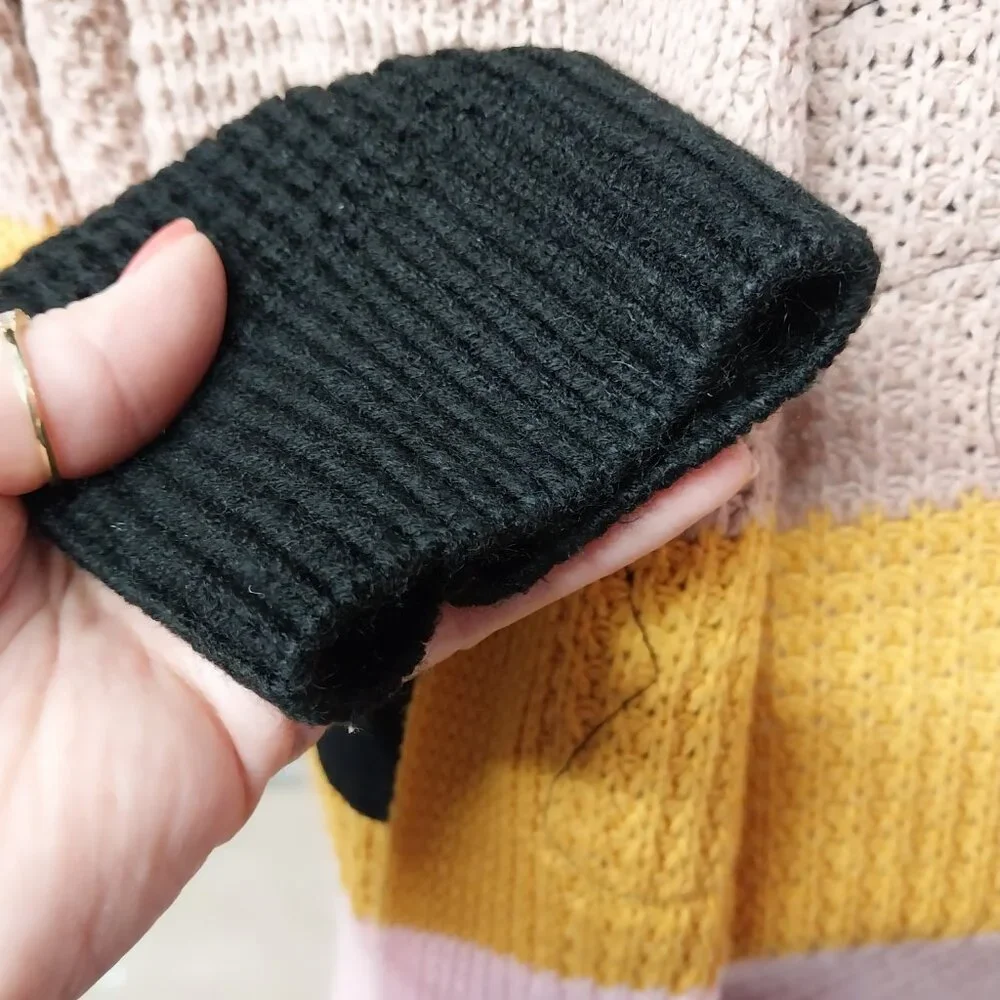 3673 Size XL Popcorn Cardigan Sweater with Applisque Flowers. - Picture 5 of 6